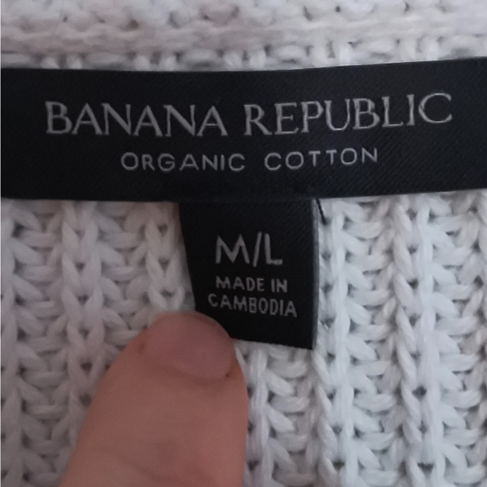 Banana Republic V-Neck Sweater - Picture 2 of 5